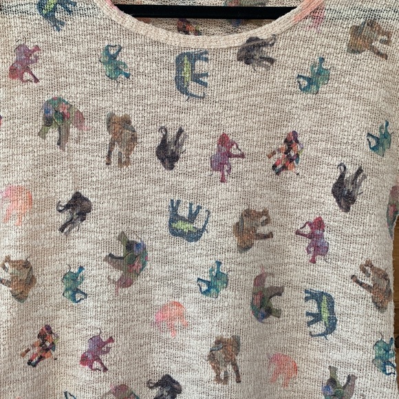Ginger G knit curved hem elephants top size Small - Picture 9 of 9